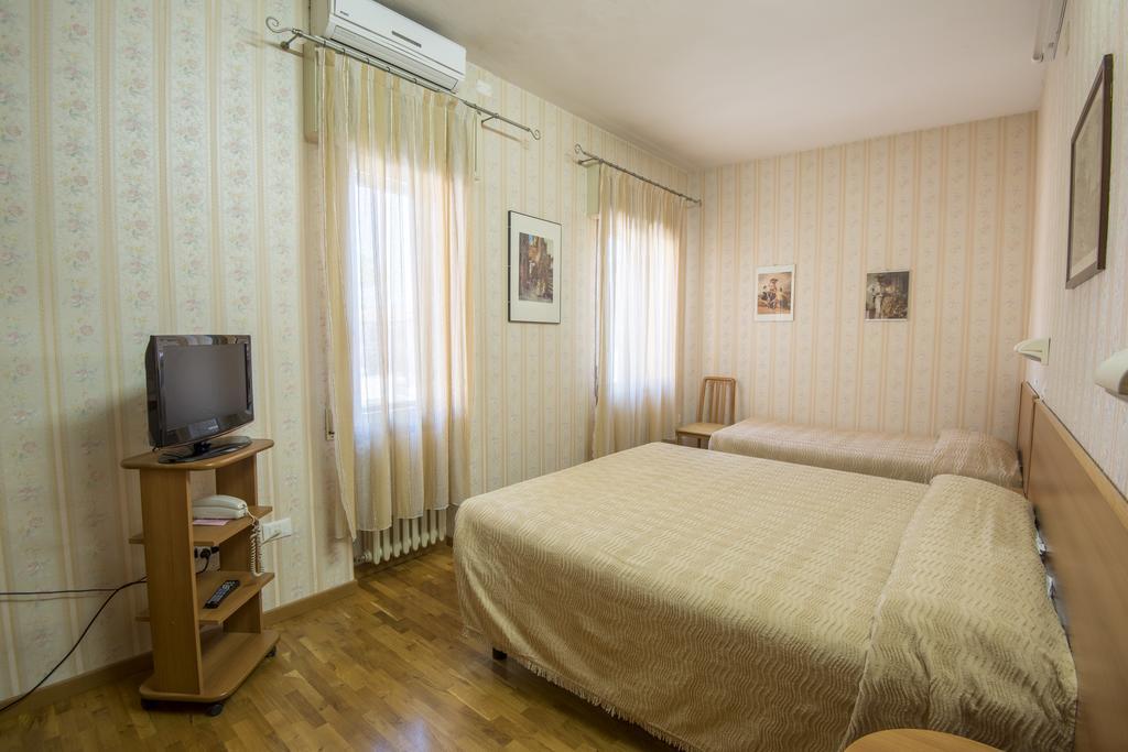 Albergo Ristorante Edo فورليمبوبولي المظهر الخارجي الصورة